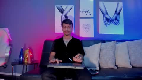 Nicolas Rey online show from November 11, 3:31 am