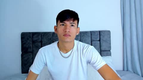 nicolastorres__ online show from November 15, 9:11 am