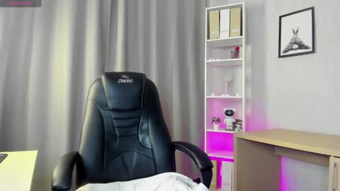 GMT7TueWedThSu 0300am-0900am. Sa 1000am-0400pm online show from March 5, 8:10 pm