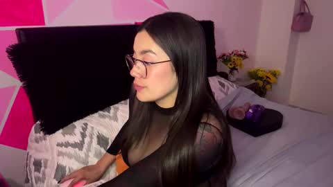 Snapshot of nicole_wc chatting on September 26, 5:37 am Nicole online show from September 26, 5:37 am