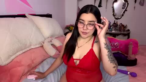 Snapshot of nicole_wc chatting on October 9, 4:40 am Nicole online show from October 9, 4:40 am