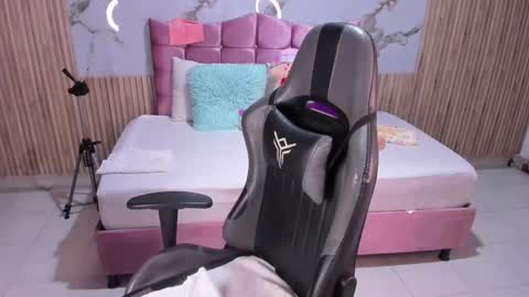 nicolee19_ online show from January 19, 10:58 am