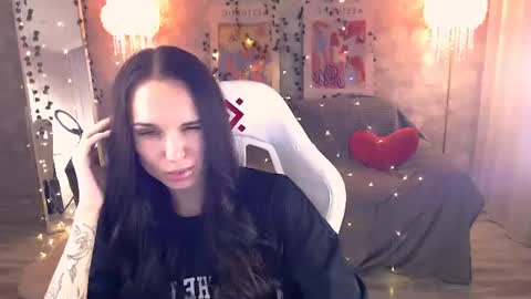 Nicole online show from June 10, 3:55 pm