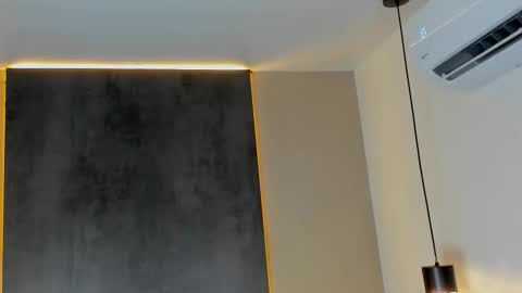 N I C O L E T  online show from December 2, 8:07 pm