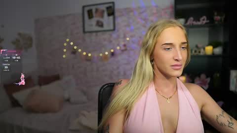 nicolette__shea_ online show from March 4, 5:13 pm