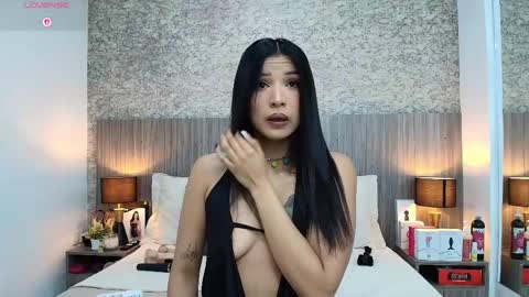 Nicolle Alvarez online show from April 13, 11:58 am