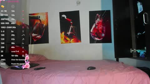 nicolle_hanks1 online show from March 16, 1:31 am