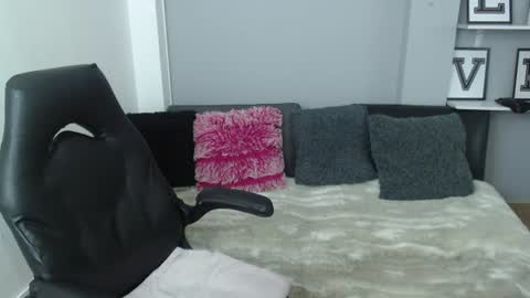 Nicolle  online show from July 3, 11:26 am