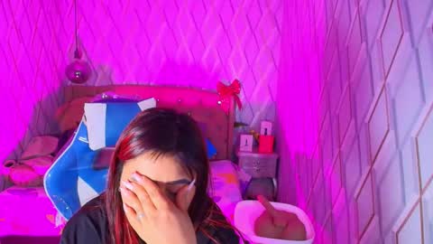 Nicolle Miley online show from February 27, 4:38 am