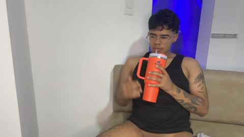 nicvelez22 online show from April 11, 7:45 am