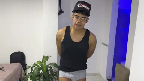 nicvelez22 online show from April 11, 5:34 am