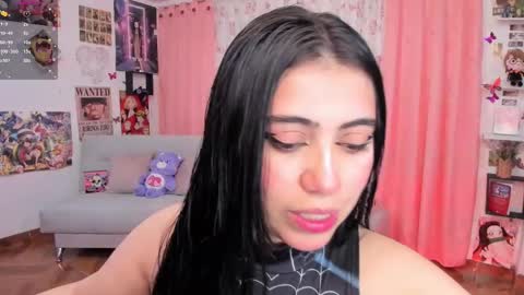 Snapshot of nidrii_07 chatting on February 13, 4:32 am      900   300   online show from February 13, 4:32 am