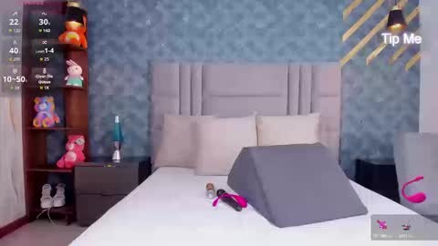 NiiaMoore online show from September 18, 8:13 pm