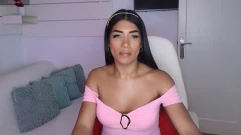 Nicolle Bustamante online show from October 13, 6:32 pm