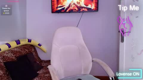 Nicolle Bustamante online show from March 26, 3:50 pm