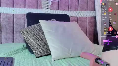 Nicolle  online show from December 16, 8:26 pm