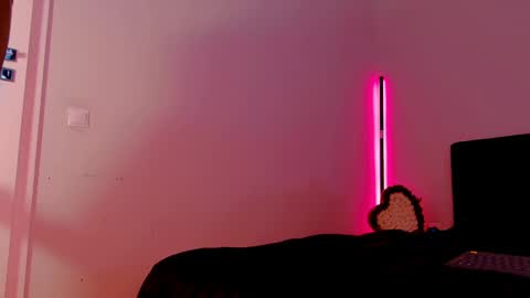 Niinarosee online show from April 14, 4:43 pm