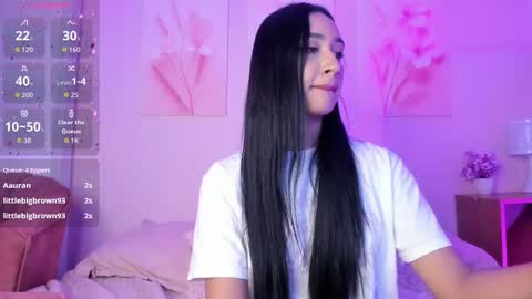 Snapshot of nikibrice chatting on October 11, 9:07 pm online show from October 11, 9:07 pm
