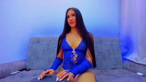 nikii_white online show from February 12, 5:11 am