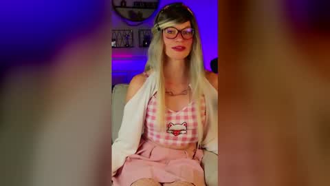 Kitty Chatte online show from June 8, 7:15 pm