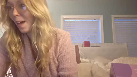 nikkib653466 online show from January 16, 10:41 pm