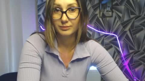 nikkikiss___ online show from May 13, 12:20 am