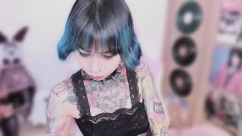 Nikki Ramone   online show from February 10, 10:40 am