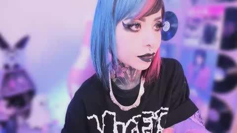 Nikki Ramone   online show from November 10, 10:23 pm