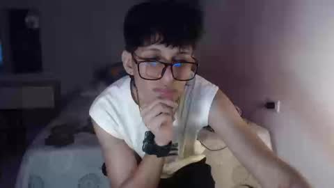 Snapshot of niklaus_wolf chatting on September 16, 10:24 pm niklaus_wolf online show from September 16, 10:24 pm