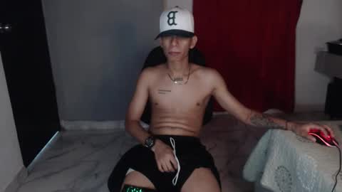 Snapshot of niklaus_wolf chatting on September 27, 2:31 am niklaus_wolf online show from September 27, 2:31 am