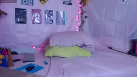 nikol_twink02 online show from July 13, 2:31 pm