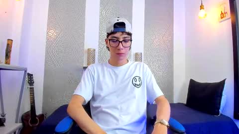 Snapshot of nikolay_gregori chatting on February 23, 7:22 am    online show from February 23, 7:22 am
