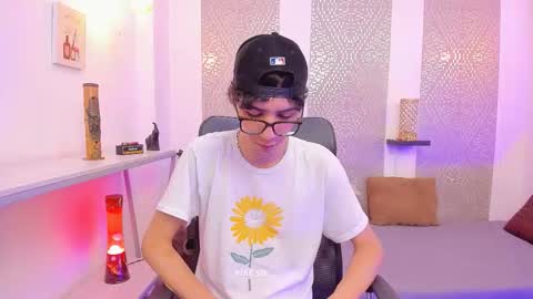Snapshot of nikolay_gregori chatting on October 16, 4:56 am    online show from October 16, 4:56 am