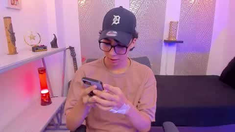 Snapshot of nikolay_gregori chatting on September 28, 4:43 am    online show from September 28, 4:43 am