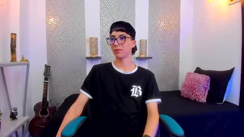 Snapshot of nikolay_gregori chatting on February 18, 7:43 am    online show from February 18, 7:43 am