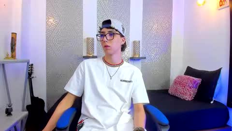 Snapshot of nikolay_gregori chatting on February 21, 4:18 am    online show from February 21, 4:18 am