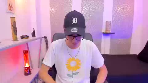 Snapshot of nikolay_gregori chatting on September 25, 4:41 am    online show from September 25, 4:41 am