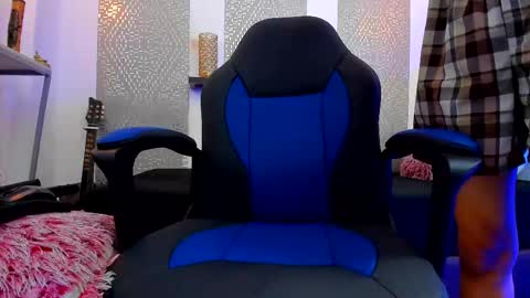 Snapshot of nikolay_gregori chatting on February 20, 10:27 am    online show from February 20, 10:27 am