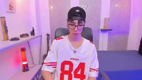 Snapshot of nikolay_gregori chatting on October 5, 4:32 am    online show from October 5, 4:32 am