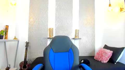 Snapshot of nikolay_gregori chatting on March 12, 4:08 am    online show from March 12, 4:08 am