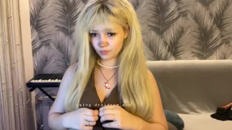 nikoli_naw online show from June 24, 9:00 pm