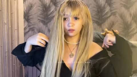 nikoli_naw online show from June 25, 8:03 pm
