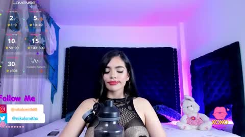 Snapshot of nikolsmithx chatting on December 6, 9:40 pm nikol online show from December 6, 9:40 pm