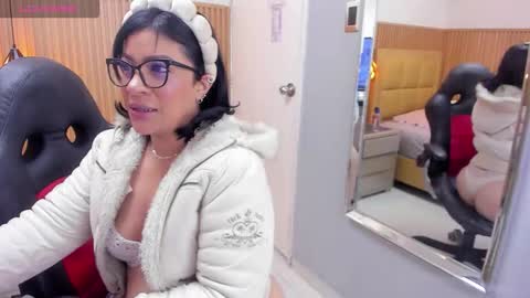   online show from March 19, 12:32 pm