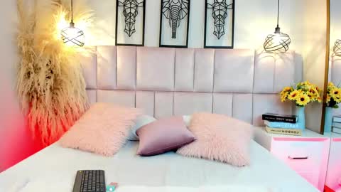 Snapshot of nina__ford chatting on October 6, 8:48 pm nina__ford online show from October 6, 8:48 pm