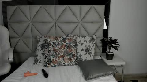  Nina  online show from March 11, 11:15 pm