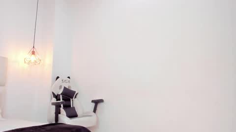 Nina online show from March 4, 8:50 pm