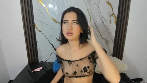 Snapshot of nina_vixen_hh chatting on October 21, 10:24 pm Nina online show from October 21, 10:24 pm