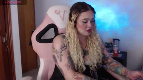 Snapshot of ninaxxstorm chatting on October 6, 6:42 am Nina online show from October 6, 6:42 am