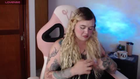 Snapshot of ninaxxstorm chatting on September 28, 4:43 am Nina online show from September 28, 4:43 am